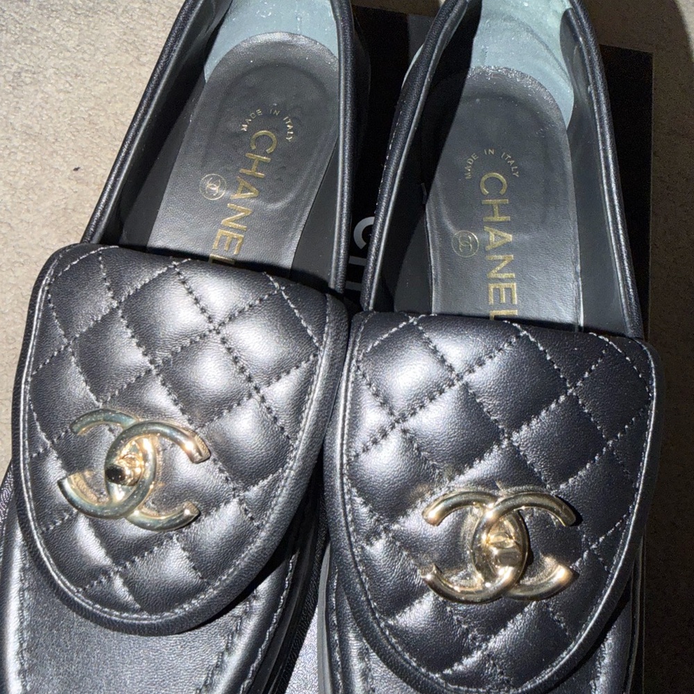 Chanel Black Lamb skin CC turnlock loafer - Picture 5 of 10